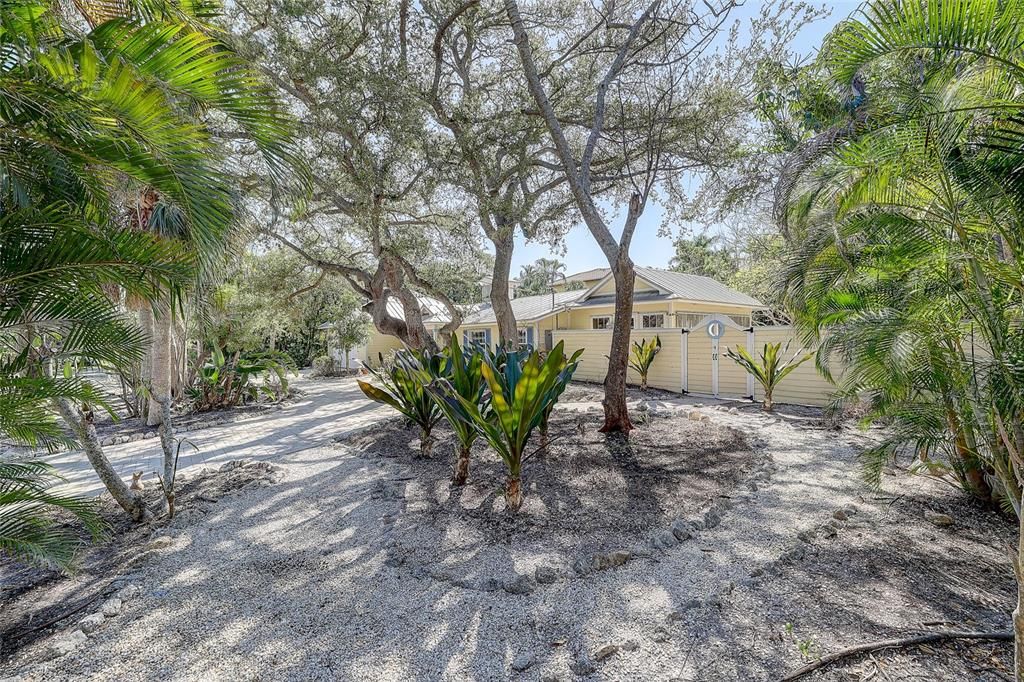 For Sale: $1,000,000 (0.30 acres)