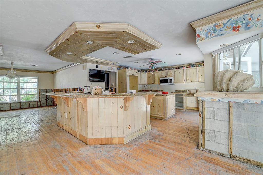 For Sale: $1,000,000 (0.30 acres)