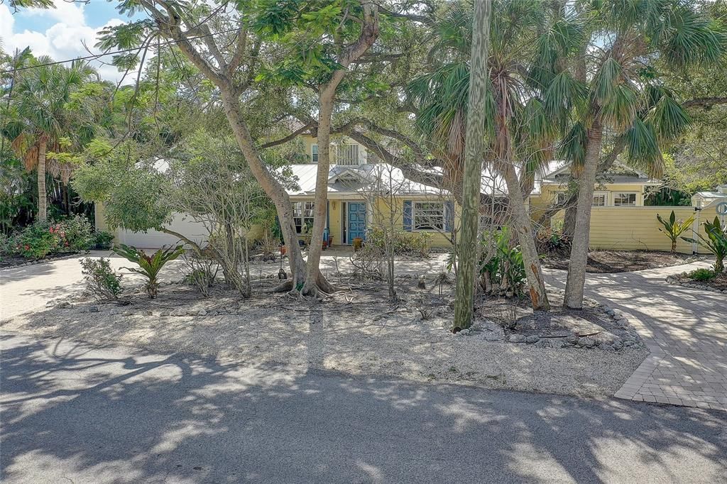 For Sale: $1,000,000 (0.30 acres)