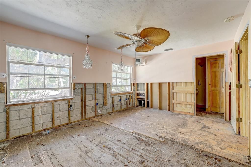 For Sale: $1,000,000 (0.30 acres)