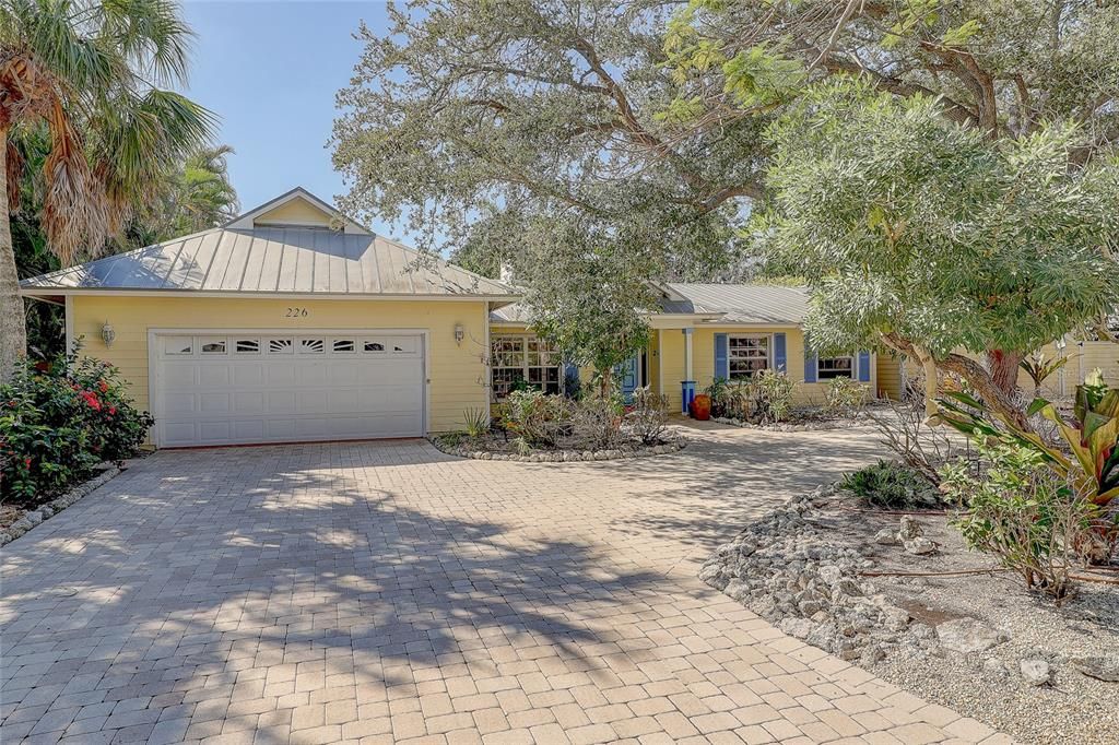For Sale: $1,000,000 (0.30 acres)