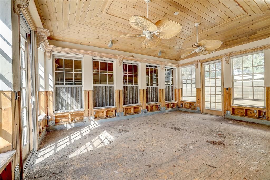 For Sale: $1,000,000 (0.30 acres)