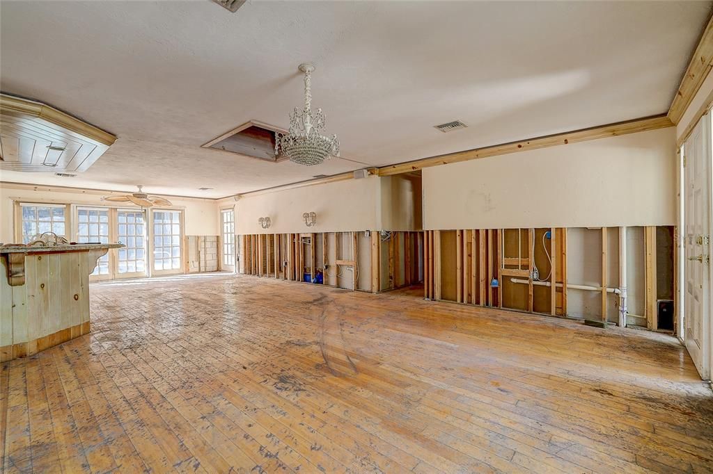 For Sale: $1,000,000 (0.30 acres)