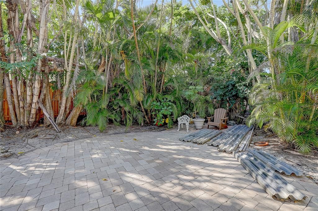 For Sale: $1,000,000 (0.30 acres)