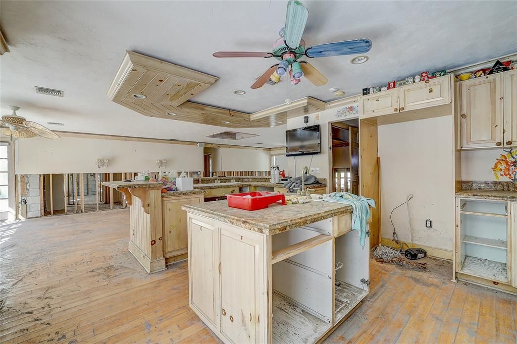 For Sale: $1,000,000 (0.30 acres)