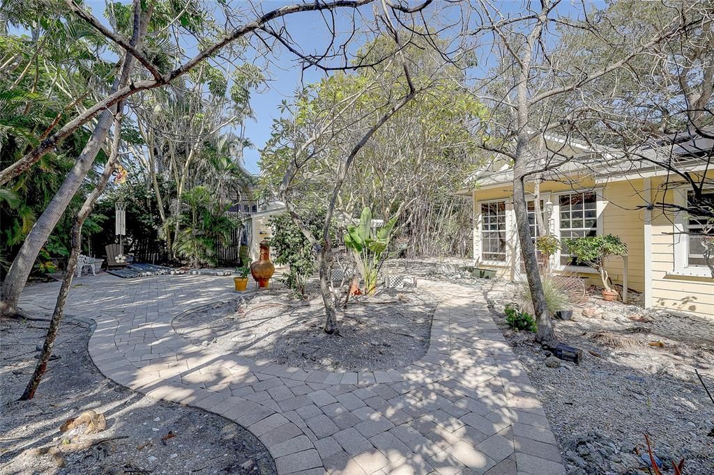 For Sale: $1,000,000 (0.30 acres)