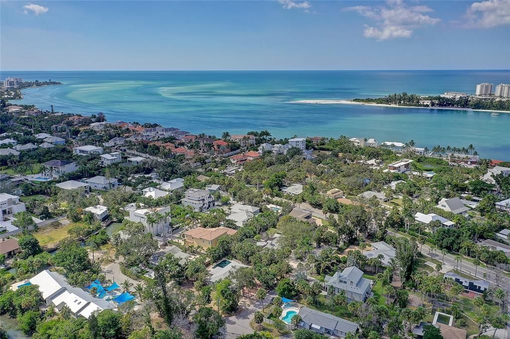 For Sale: $1,000,000 (0.30 acres)