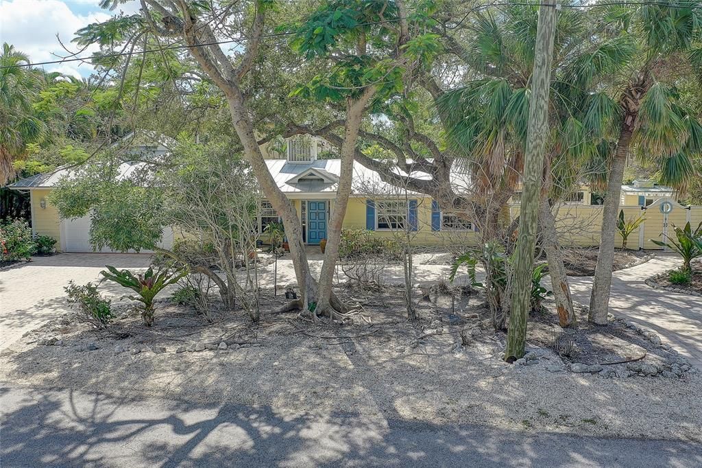 For Sale: $1,000,000 (0.30 acres)