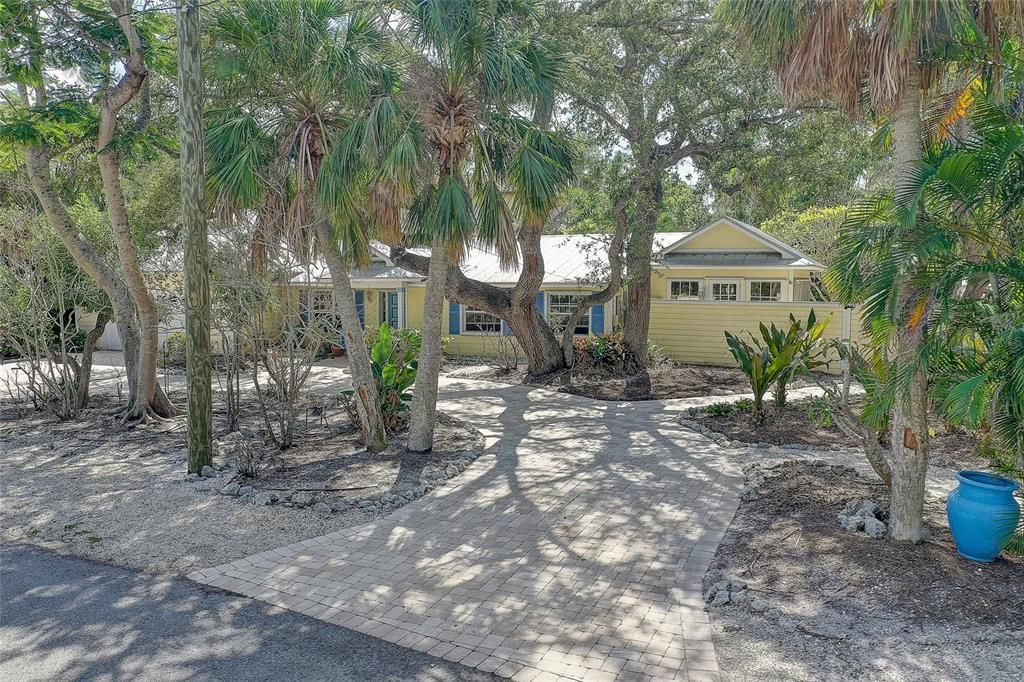 For Sale: $1,000,000 (0.30 acres)