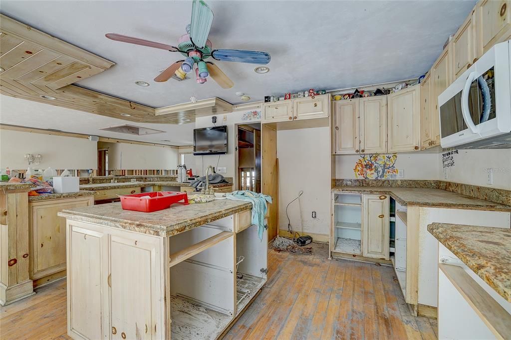 For Sale: $1,000,000 (0.30 acres)