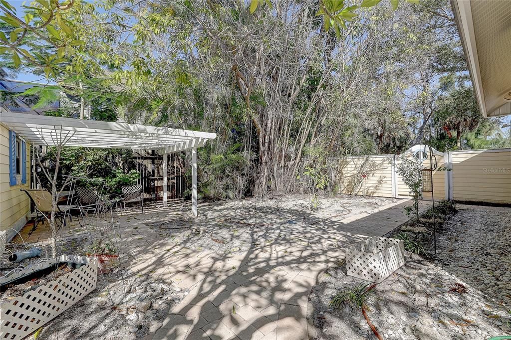 For Sale: $1,000,000 (0.30 acres)