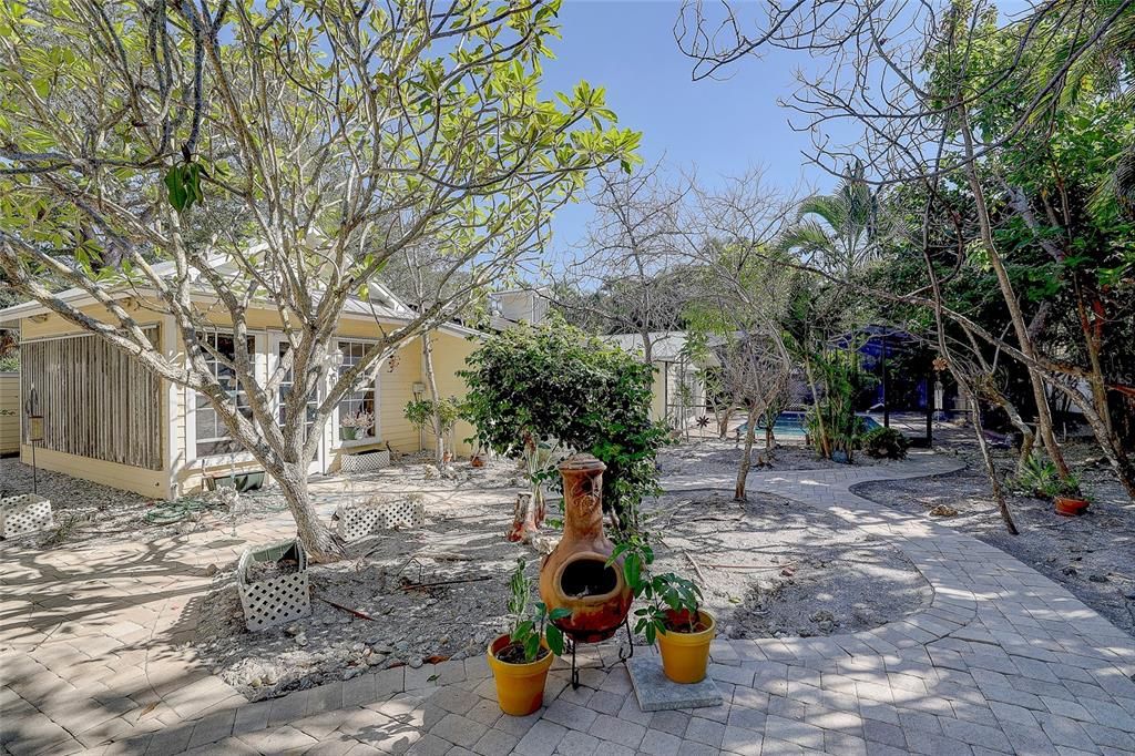 For Sale: $1,000,000 (0.30 acres)