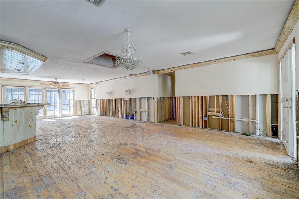 For Sale: $1,000,000 (0.30 acres)