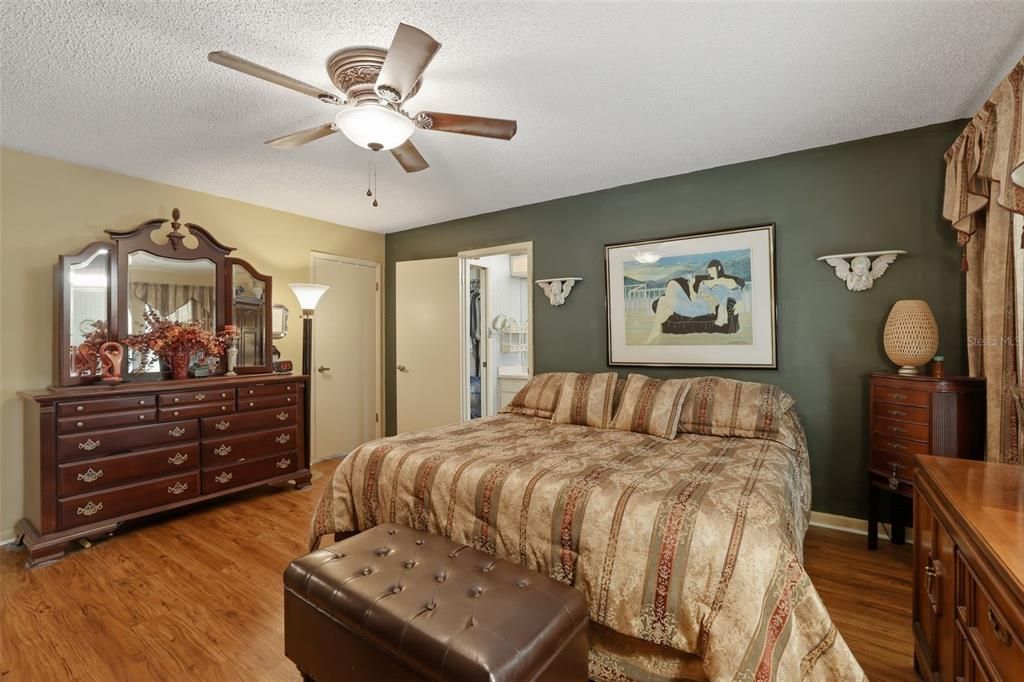 For Sale: $574,900 (3 beds, 2 baths, 1517 Square Feet)