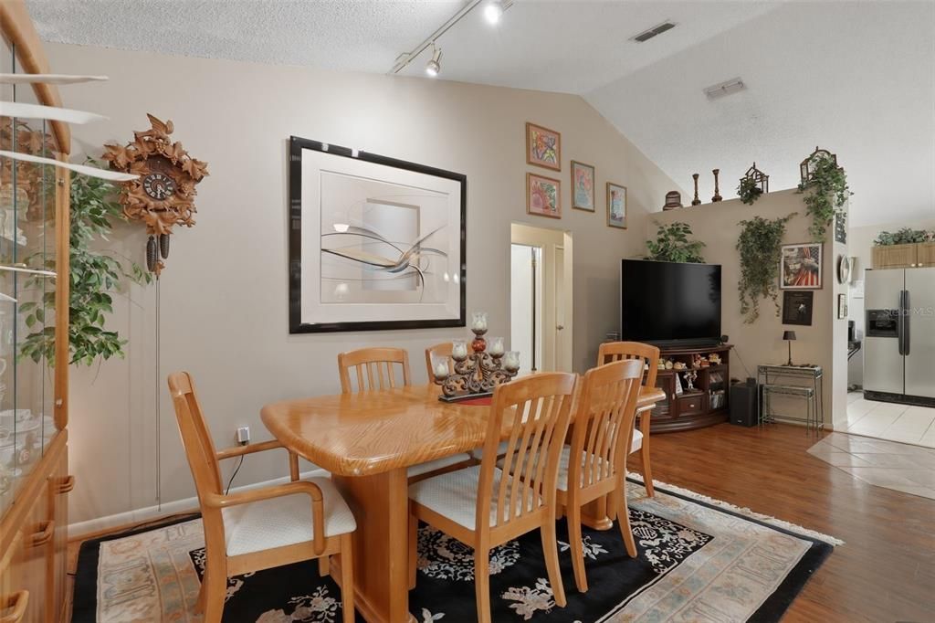 For Sale: $574,900 (3 beds, 2 baths, 1517 Square Feet)