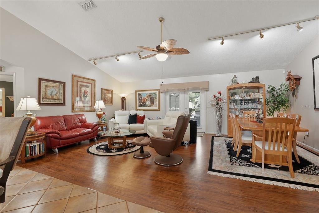 For Sale: $574,900 (3 beds, 2 baths, 1517 Square Feet)