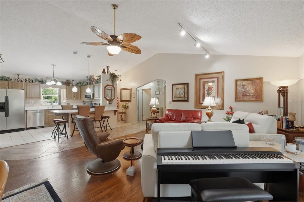 For Sale: $574,900 (3 beds, 2 baths, 1517 Square Feet)