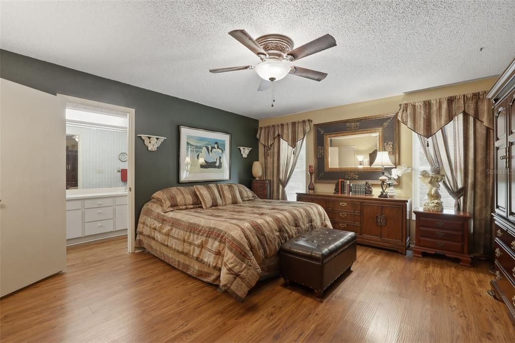 For Sale: $574,900 (3 beds, 2 baths, 1517 Square Feet)