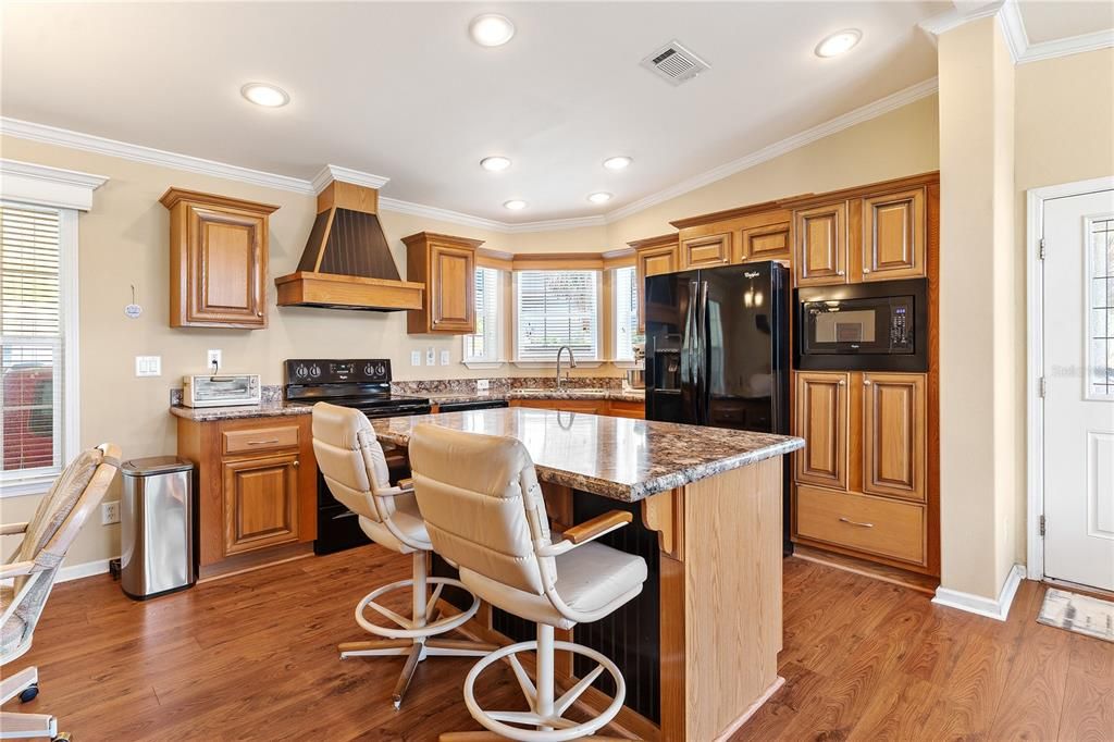 На продажу: $289,900 (2 спален, 2 ванн, 1076 Квадратных фут)