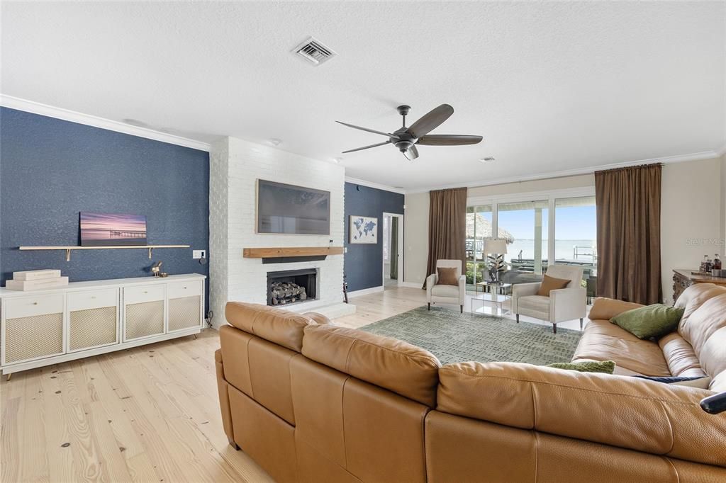For Sale: $1,650,000 (5 beds, 3 baths, 4776 Square Feet)