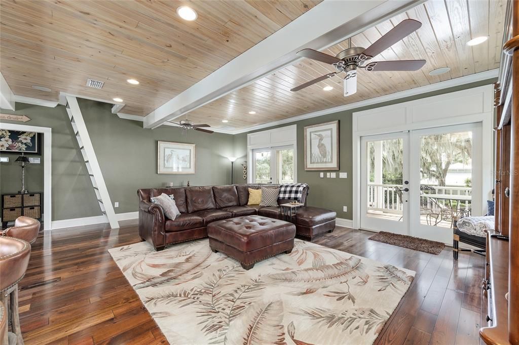 For Sale: $1,650,000 (5 beds, 3 baths, 4776 Square Feet)