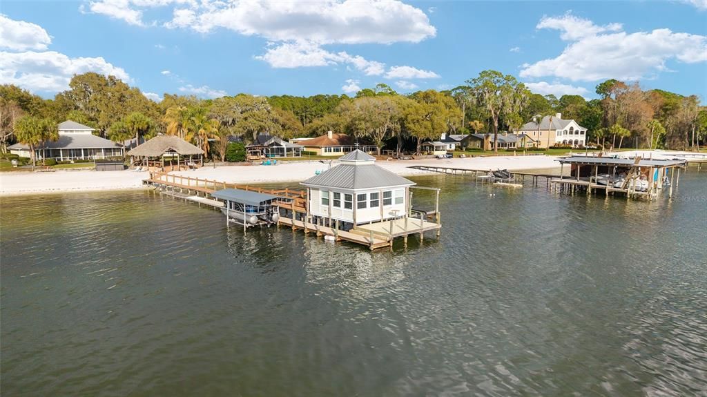 For Sale: $1,650,000 (5 beds, 3 baths, 4776 Square Feet)
