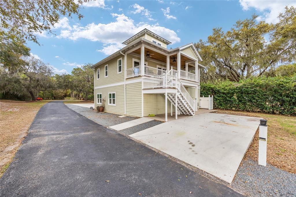 For Sale: $1,650,000 (5 beds, 3 baths, 4776 Square Feet)