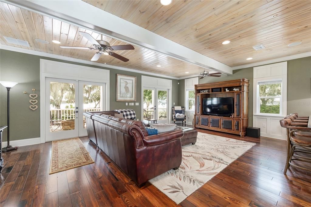 For Sale: $1,650,000 (5 beds, 3 baths, 4776 Square Feet)