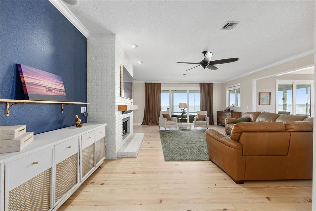 For Sale: $1,650,000 (5 beds, 3 baths, 4776 Square Feet)