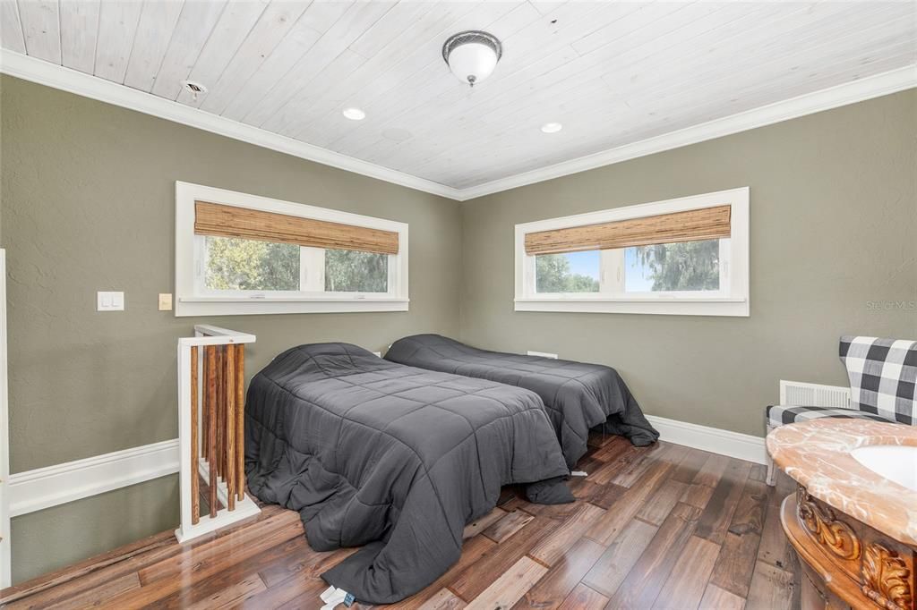 For Sale: $1,650,000 (5 beds, 3 baths, 4776 Square Feet)