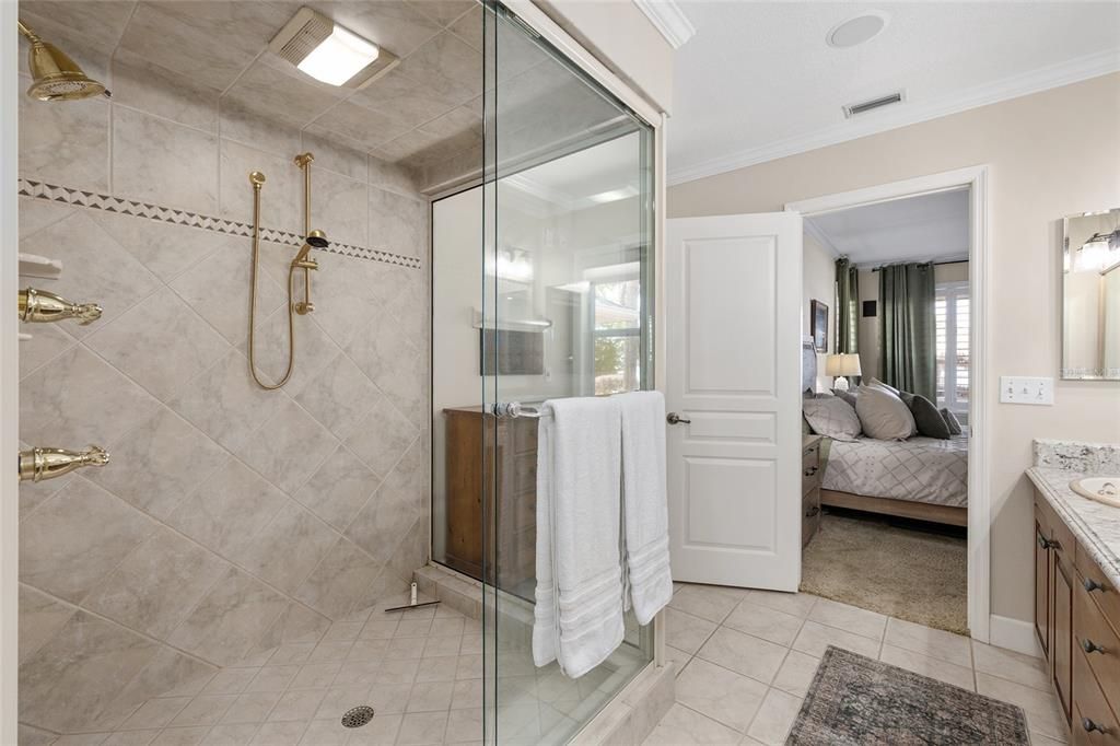 For Sale: $1,650,000 (5 beds, 3 baths, 4776 Square Feet)