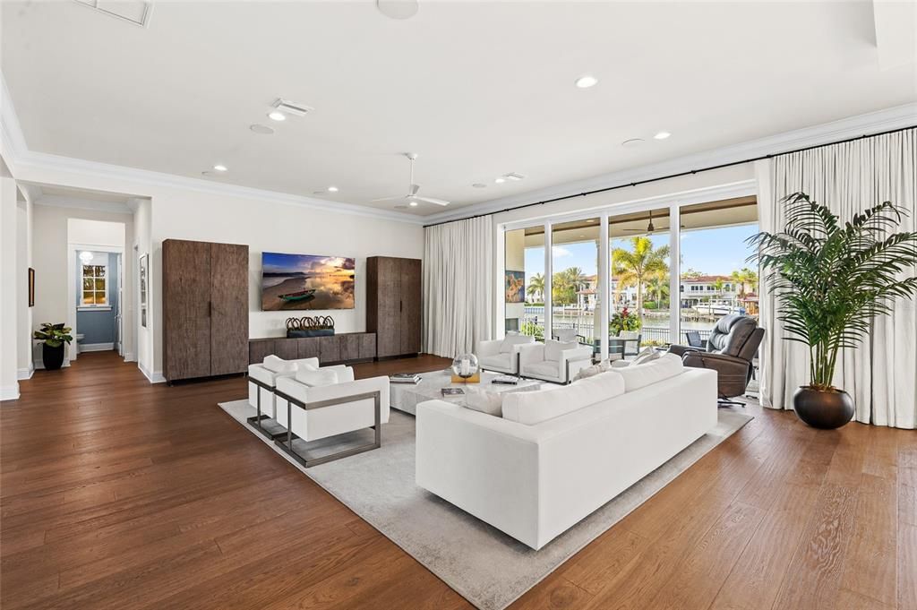 Activo con contrato: $7,500,000 (6 camas, 6 baños, 6600 Pies cuadrados)