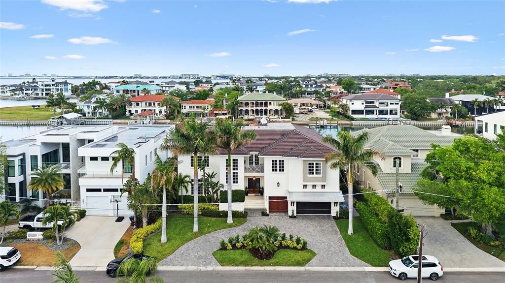 Activo con contrato: $7,500,000 (6 camas, 6 baños, 6600 Pies cuadrados)