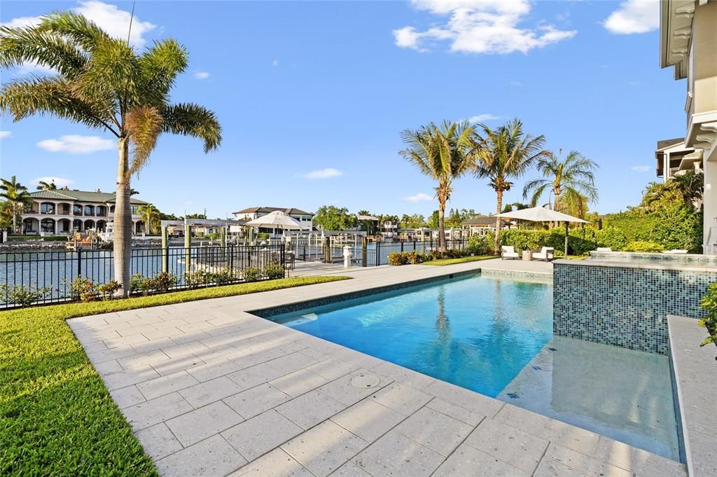 Activo con contrato: $7,500,000 (6 camas, 6 baños, 6600 Pies cuadrados)