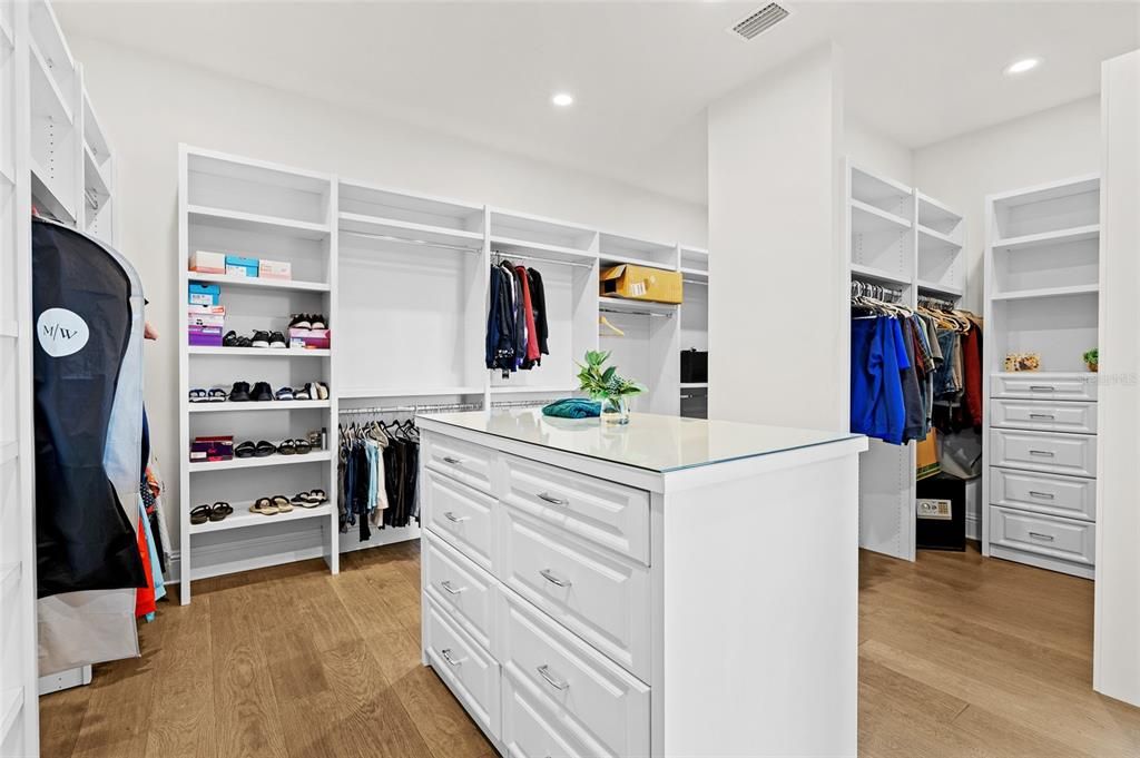 Activo con contrato: $7,500,000 (6 camas, 6 baños, 6600 Pies cuadrados)