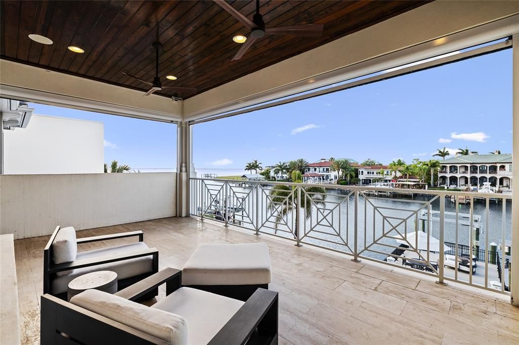 Activo con contrato: $7,500,000 (6 camas, 6 baños, 6600 Pies cuadrados)
