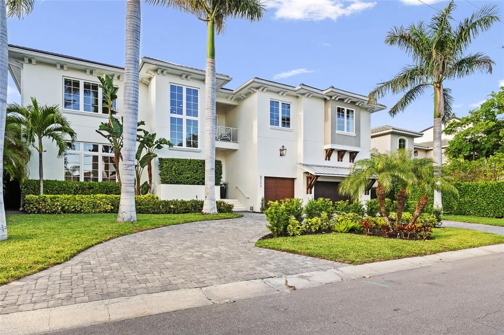 Activo con contrato: $7,500,000 (6 camas, 6 baños, 6600 Pies cuadrados)