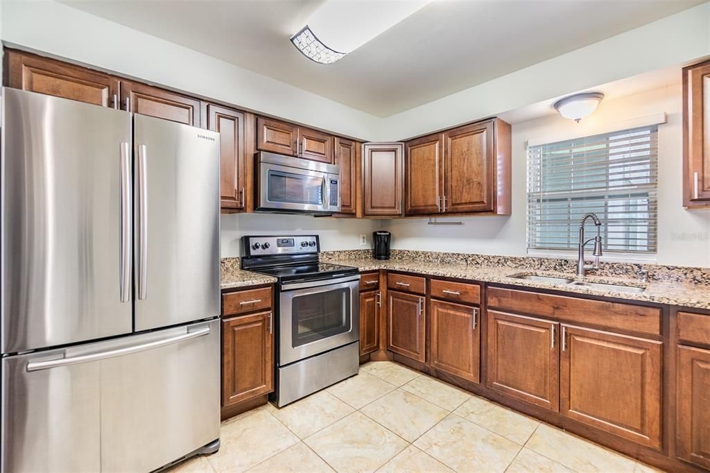 For Sale: $250,000 (2 beds, 2 baths, 1200 Square Feet)