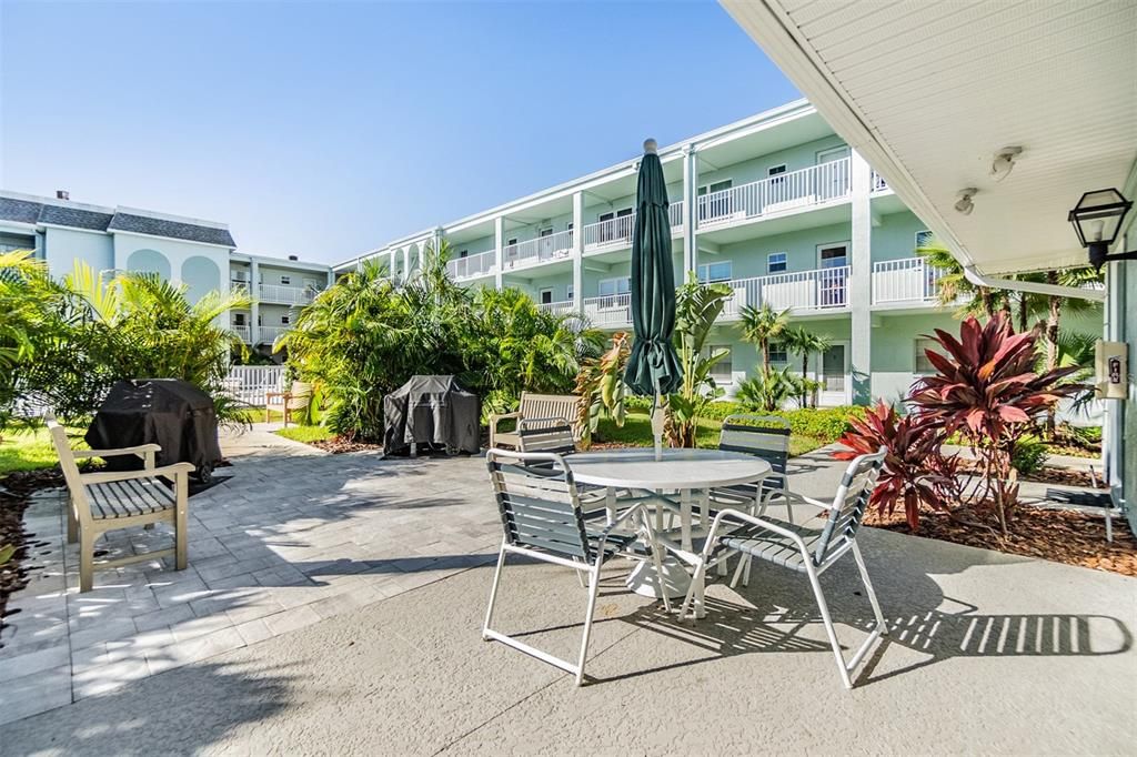 For Sale: $250,000 (2 beds, 2 baths, 1200 Square Feet)