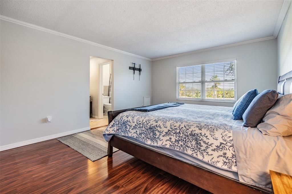 For Sale: $250,000 (2 beds, 2 baths, 1200 Square Feet)