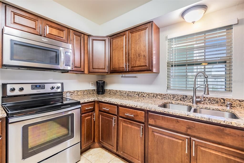 For Sale: $250,000 (2 beds, 2 baths, 1200 Square Feet)