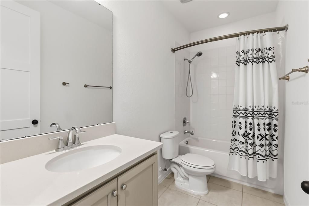 Activo con contrato: $795,000 (4 camas, 3 baños, 3092 Pies cuadrados)