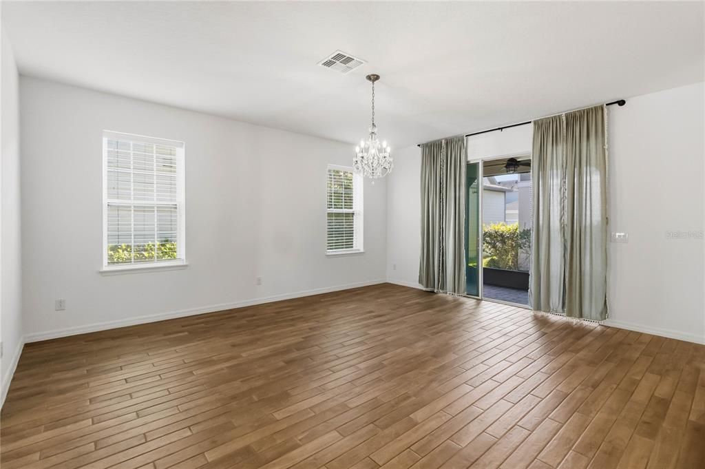 Activo con contrato: $795,000 (4 camas, 3 baños, 3092 Pies cuadrados)