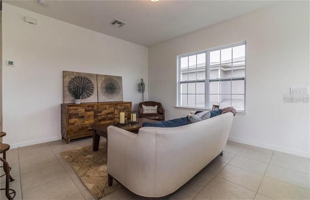 Activo con contrato: $795,000 (4 camas, 3 baños, 3092 Pies cuadrados)