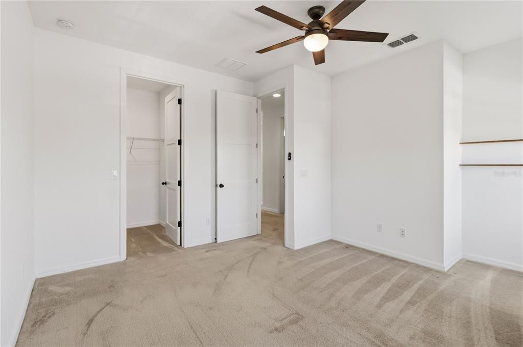 Activo con contrato: $795,000 (4 camas, 3 baños, 3092 Pies cuadrados)