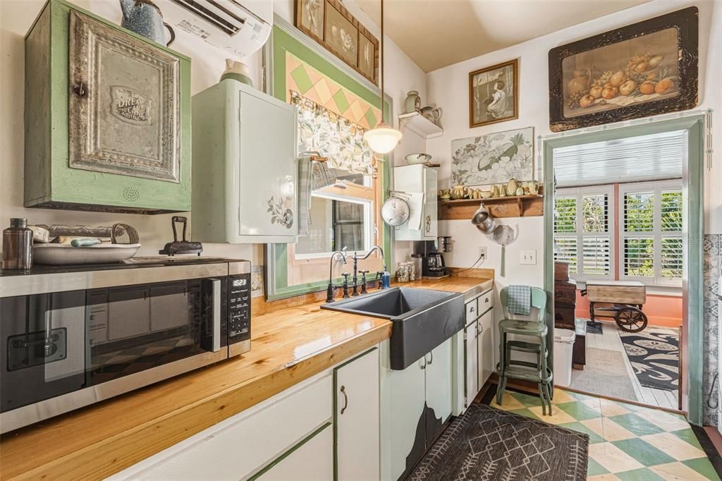 For Sale: $440,000 (3 beds, 2 baths, 2491 Square Feet)