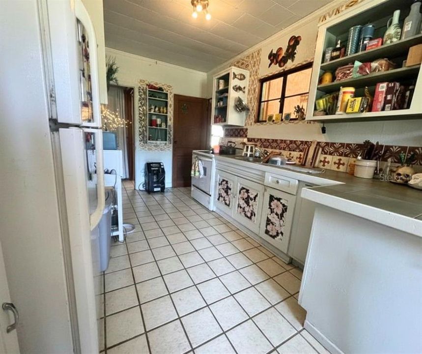For Sale: $440,000 (3 beds, 2 baths, 2491 Square Feet)