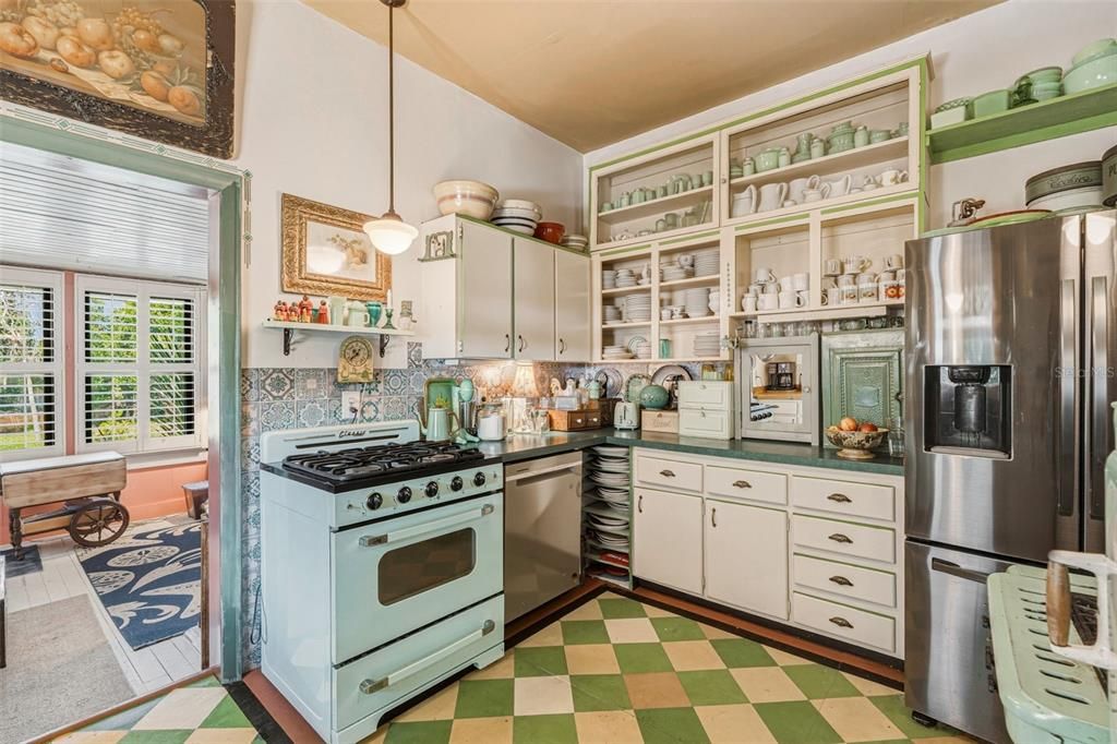 For Sale: $440,000 (3 beds, 2 baths, 2491 Square Feet)