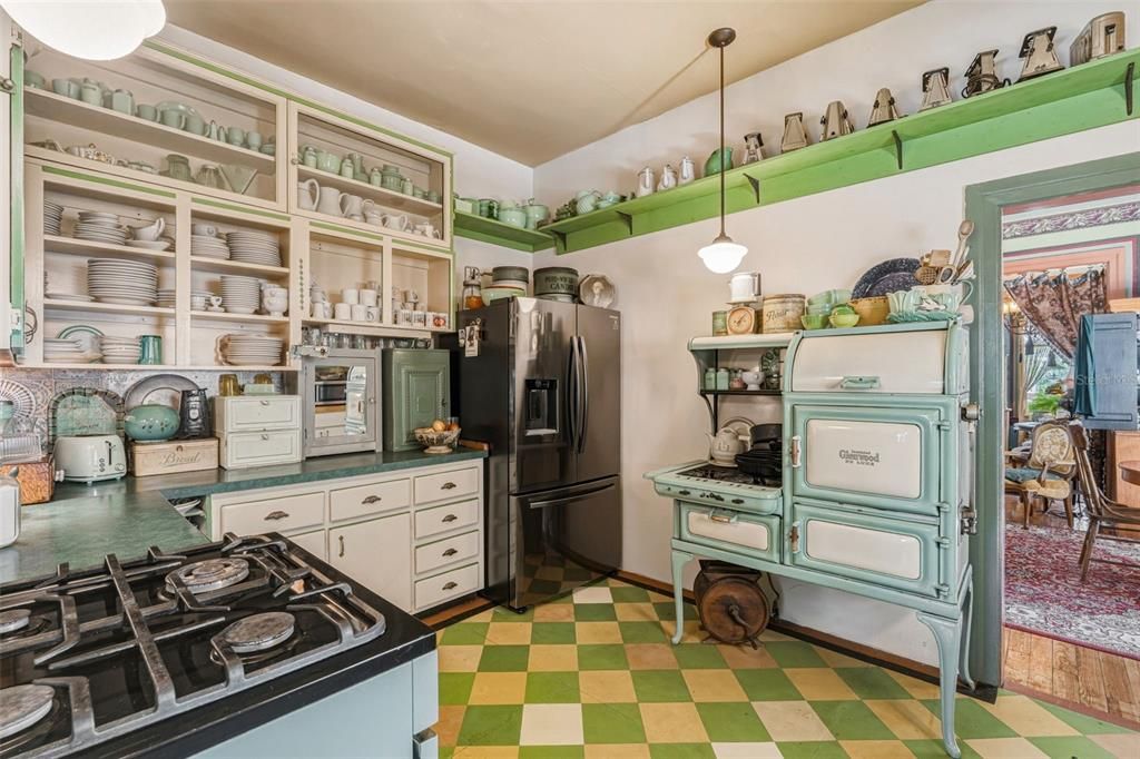 For Sale: $440,000 (3 beds, 2 baths, 2491 Square Feet)