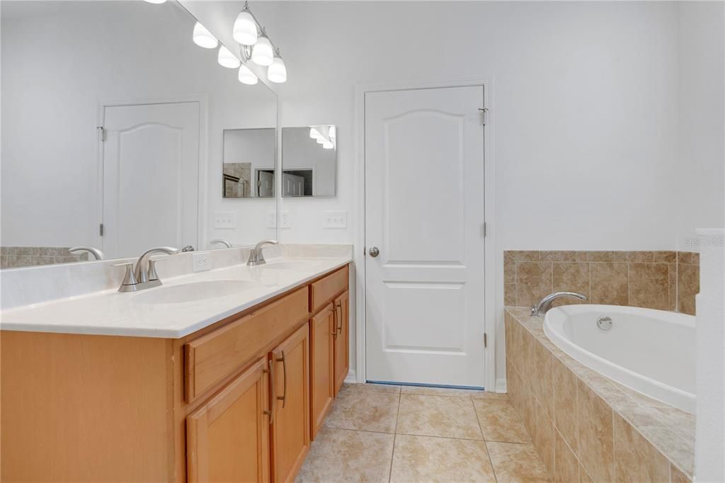 En Venta: $384,900 (4 camas, 2 baños, 1913 Pies cuadrados)